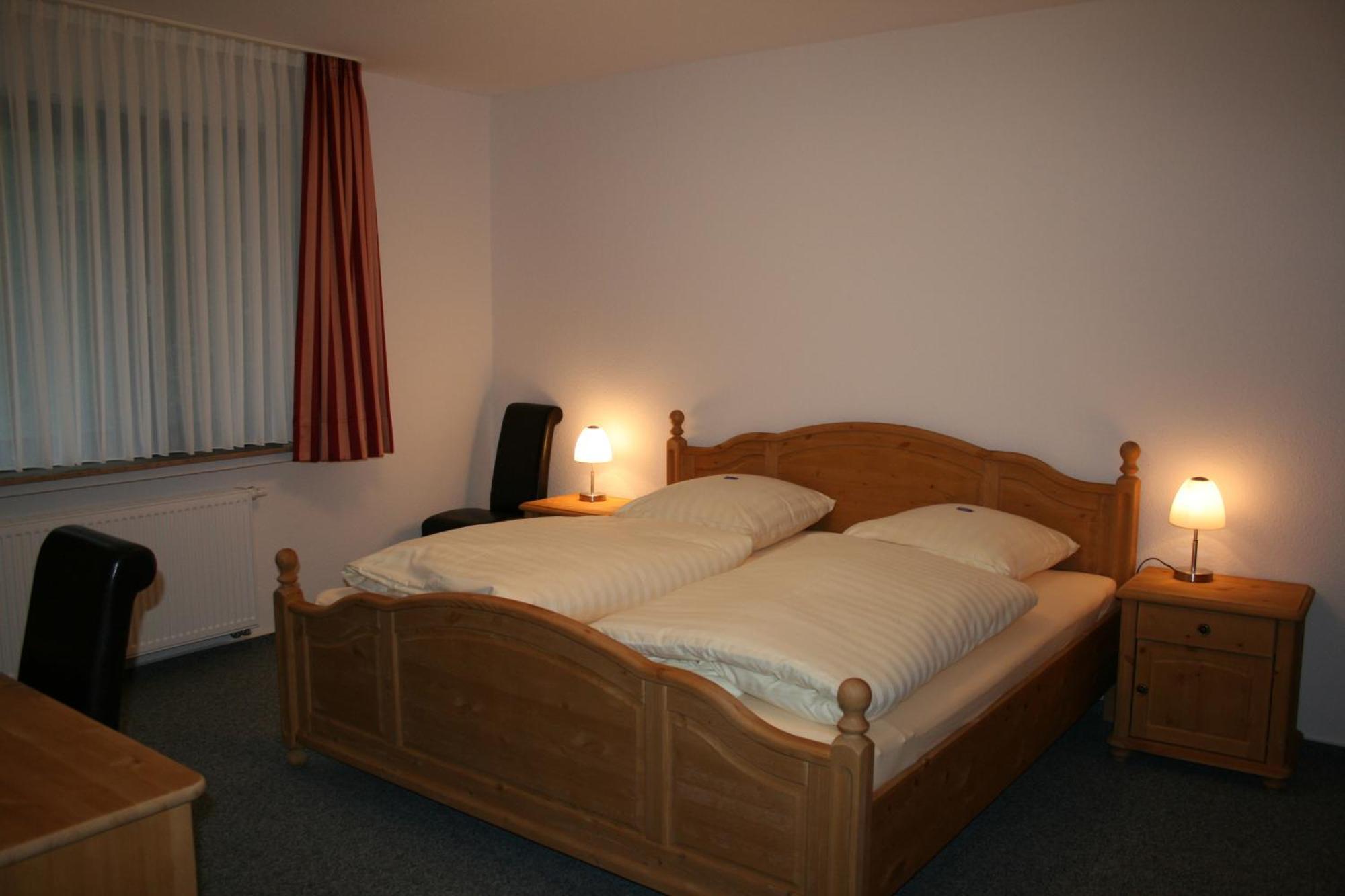 Hellmanns Hotel Bremers Bauerndiele Wiefelstede Esterno foto