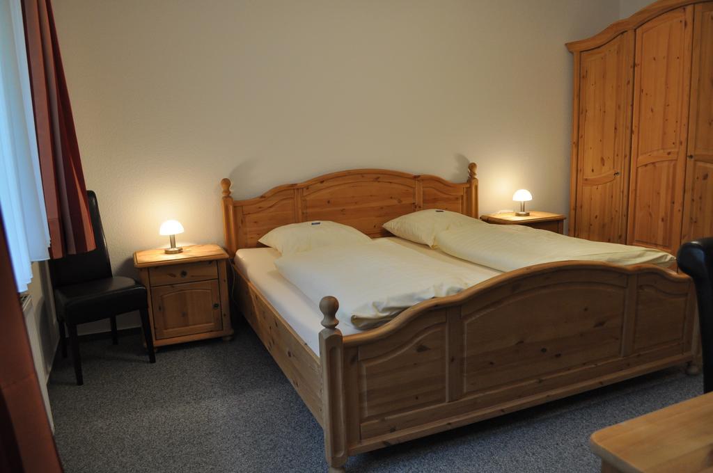 Hellmanns Hotel Bremers Bauerndiele Wiefelstede Esterno foto
