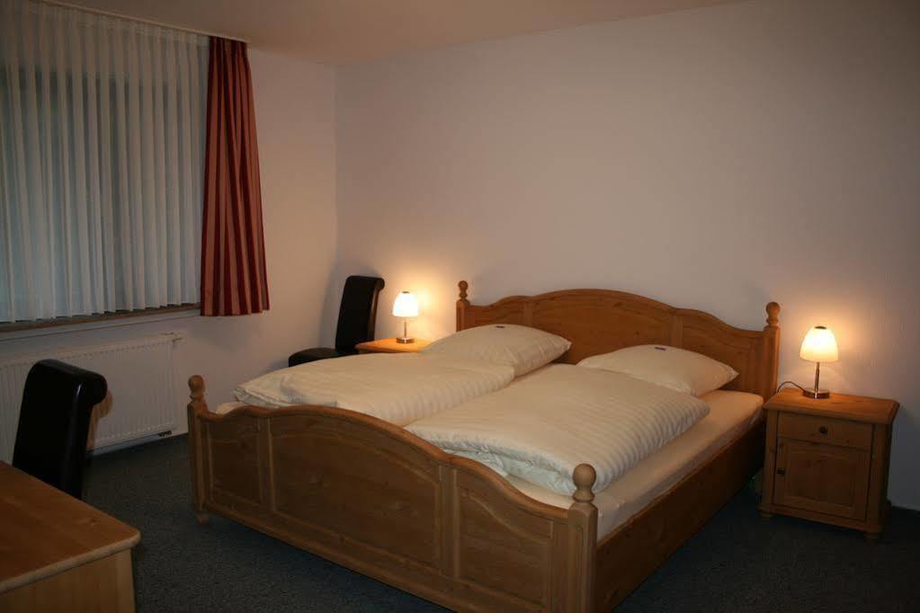 Hellmanns Hotel Bremers Bauerndiele Wiefelstede Esterno foto