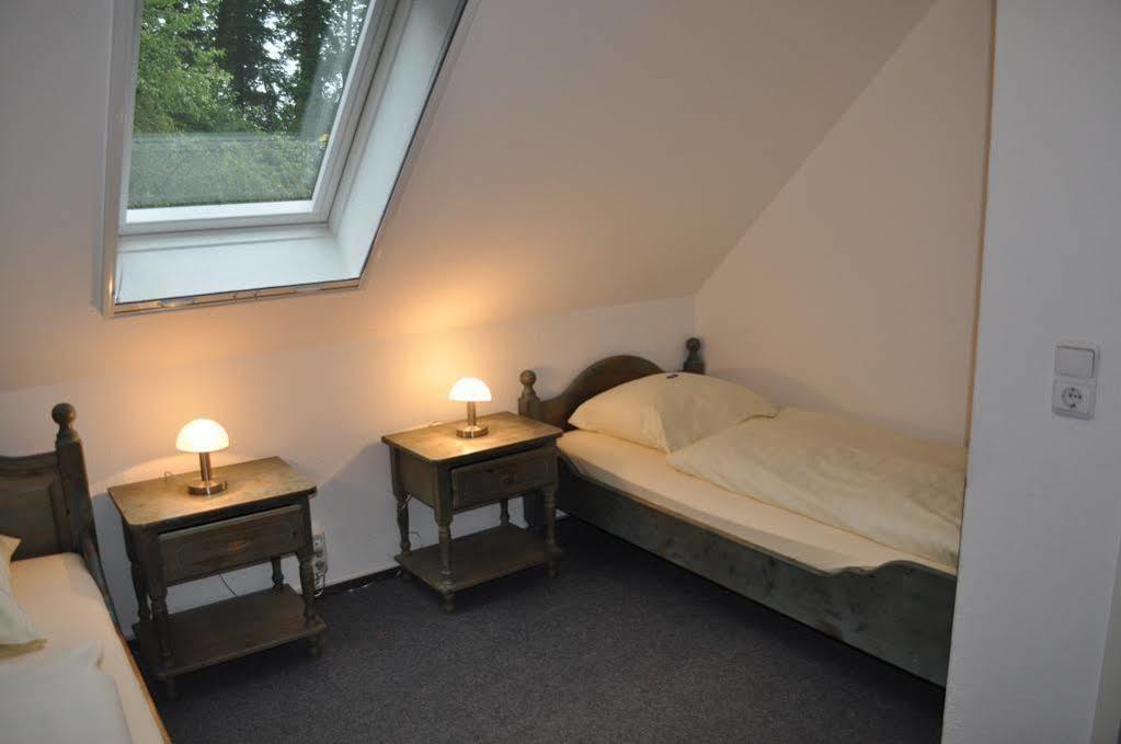 Hellmanns Hotel Bremers Bauerndiele Wiefelstede Esterno foto