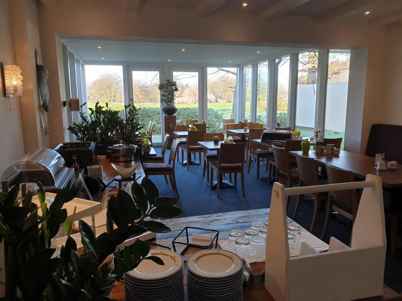 Hellmanns Hotel Bremers Bauerndiele Wiefelstede Esterno foto