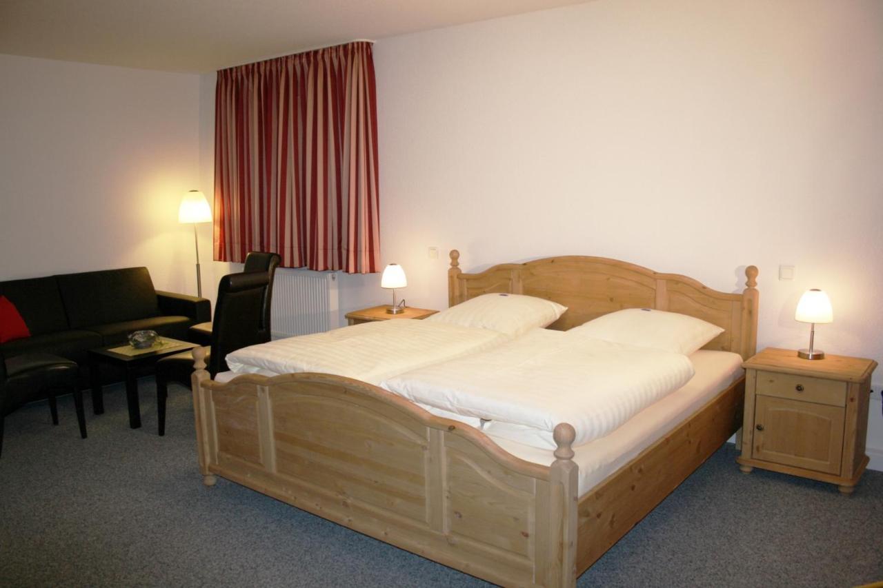 Hellmanns Hotel Bremers Bauerndiele Wiefelstede Esterno foto