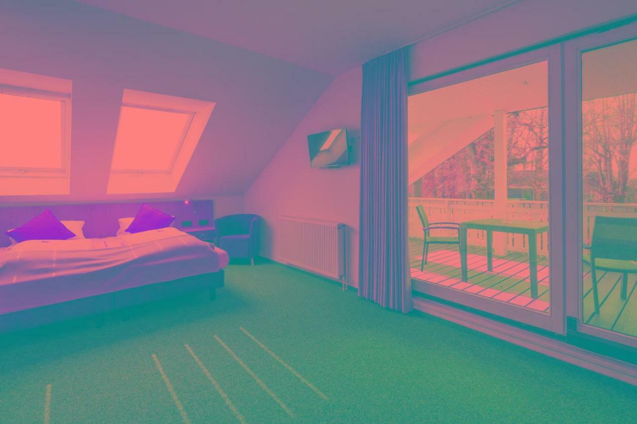 Hellmanns Hotel Bremers Bauerndiele Wiefelstede Esterno foto
